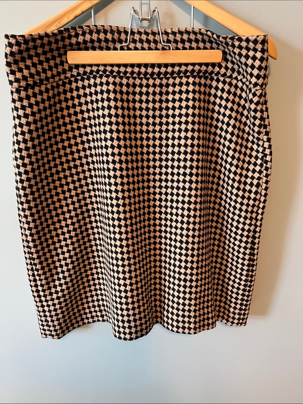 Talbots wool blend pencil skirt.          12P